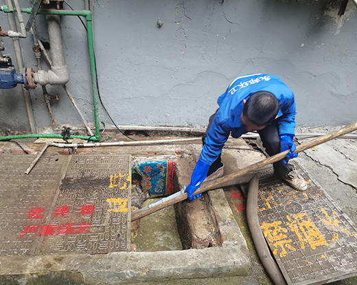 群英乡清掏化粪池