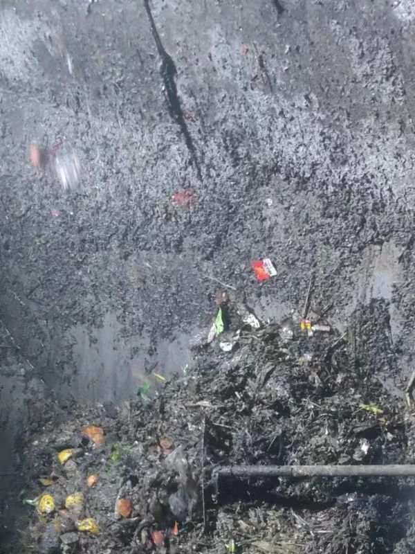 群英乡污水池清理