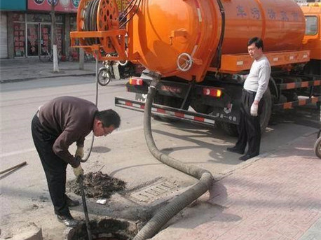 群英乡清掏化粪池，健康生活从这里开始
